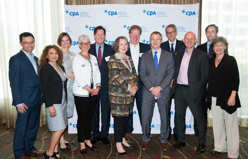 Photo de groupe des membres de la Section canadienne du Réseau de leadership des chefs des finances du projet ACD.